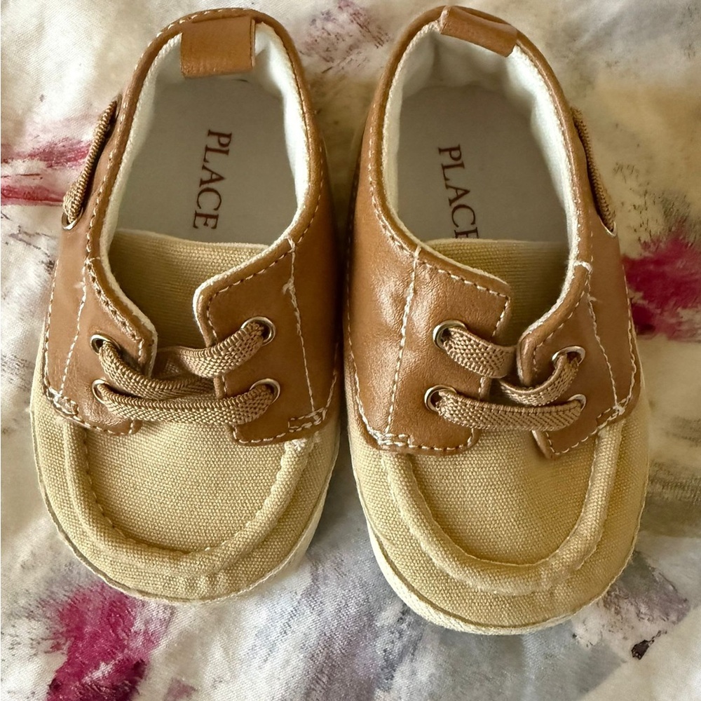 The Children's Place Tan and Cream Moccasins